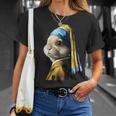 真珠の耳飾りのウサギ Tシャツ 彼女への贈り物