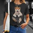 秋田愛好家のためのポケットの中の面白い秋田犬 Tシャツ 彼女への贈り物