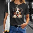素敵で面白い覗き見犬 バーニーズマウンテンドッグ Tシャツ 彼女への贈り物