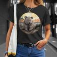 自然の中のウォンバット、ウォンバット Tシャツ 彼女への贈り物