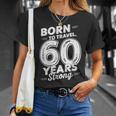 還暦祝い 旅行好き 父 母 男性 女性 60歳 レトロ おしゃれ 文字デザイン Born To Travel Tシャツ 彼女への贈り物