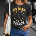 面白いビールoクロックティー。ナショナルビールデー、父の日に。 Tシャツ 彼女への贈り物