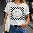 Camisa De Caraonriente A Cuadros Con Ojos Guiños Cara Feliz De Los Años 90 Camiseta unisex Regalos para ella