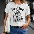Feeling Feral アライグマ ミーム アルコール 飲酒 恋人 男性 女性 Tシャツ 彼女への贈り物