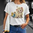 Kitten With Happy Little Birds Tシャツ 彼女への贈り物
