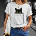 【ポケットから覗くネコ】黒猫 にゃんこ 猫好き 猫 可愛い ネコ 子猫 ネコ好き 面白い 変な 遊び心 ネタ ウケ狙い Tシャツ 彼女への贈り物
