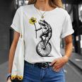 かわいい面白いカエルの一輪車 Tシャツ 彼女への贈り物