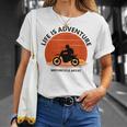 アドベンチャー バイク おもしろ ツーリング 人生は冒険だ オフロードバイクバイク イラスト Tシャツ 彼女への贈り物