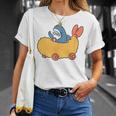 エビフライのくるまを運転するサメ Tシャツ 彼女への贈り物