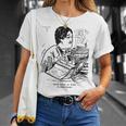 オスカー・ワイルド At Work By オーブリー・ビアズリー 1893 Tシャツ 彼女への贈り物