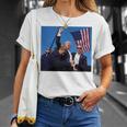 トランプ大統領のために祈り、決して降伏しない、神の祝福トランプ。 長袖tシャツ Tシャツ 彼女への贈り物