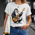 ベースギターを弾くペンギン ペンギン Tシャツ 彼女への贈り物
