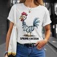 春のチキンチキンポゴスティックファニーチキン Tシャツ 彼女への贈り物