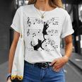 楽譜で遊ぶ面白い猫 Tシャツ 彼女への贈り物