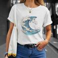 海の波から現れる芸術的なクジラ Tシャツ 彼女への贈り物