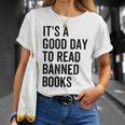 禁止された本を読むのに良い日だ面白いヴィンテージ Tシャツ 彼女への贈り物
