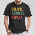 Believe Achieve Repeat Motivational Ambition Inspiration Tシャツ 面白い贈り物