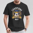 Champion Are Born In May フットボール サッカーボール 誕生日プレゼント 長袖tシャツ Tシャツ 面白い贈り物
