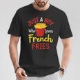 Just A Boy Who Loves French Fries フライドポテト じゃがいも ヴィーガン Tシャツ 面白い贈り物