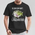 Largemouth Hunter 面白いビッグバス釣りユーモア Tシャツ 面白い贈り物
