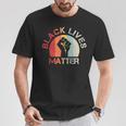 Lives Matter Raised Fist Retrointage No Racism Tシャツ 面白い贈り物