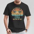 Lyra Cute Retro Girls Groovy Lyra Personalized Name 長袖tシャツ Tシャツ 面白い贈り物
