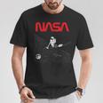 Nasaの宇宙飛行士の掃除機の星のワームのロゴが面白い Tシャツ 面白い贈り物