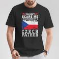 Raised By A Czech Father Father's Day Czech Republic Flag Tシャツ 面白い贈り物