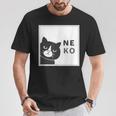 ねこさん Neko ハチワレ『まどの なか から』【どうぶつフレンズ】フキゲンネコ 猫 顔 窓 イラスト Tシャツ 面白い贈り物