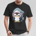 サメのコスチュームを着た面白いペンギン Tシャツ 面白い贈り物