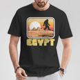 レトロ ビッグフット & ピラミッド エジプト サスカッチ グラフィック Tシャツ 面白い贈り物