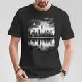 反射写真付き都市のモノクロ写真 Tシャツ 面白い贈り物