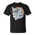 Be Here Now レトロ ヴィンテージ スピリチュアル マインドフルネス Tシャツ