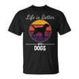 Laida Es Mejor Con Perros Cerca Para Los Amantes Y Dueños Camiseta unisex