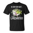 Largemouth Hunter 面白いビッグバス釣りユーモア Tシャツ