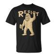 Resist サスカッチティー—面白いクリプティッド抗議 Tシャツ