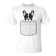 かわいいフレンチブルドッグポケット：いじめっ子の飼い犬とフレンチブルドッグの恋人 Tシャツ