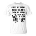 ジャーマン・シェパードはあなたの心を盗みますあなたのベッドとソファを盗みます Tシャツ