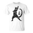 太極拳の練習をしている陽気な猫 陰陽 Tシャツ