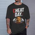 Cheat Day チート・デイ フィットネス 気ままなジム ブレイク ダイエット 冷え込む日 Tシャツ 彼への贈り物