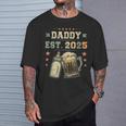Daddy Est 2025 年のパパ 初めての父の日 新しい父親 若い父親 Tシャツ 彼への贈り物