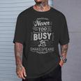 Distressed Never Too Busy Forhakespeare ユーモラスなスローガン Tシャツ 彼への贈り物