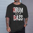 Drum And Bass Rum And Ass Tシャツ 彼への贈り物