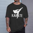 Karate Kick 空手キック松濤館、剛柔和道上地糸東極真流 Tシャツ 彼への贈り物