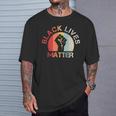 Lives Matter Raised Fist Retrointage No Racism Tシャツ 彼への贈り物