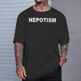 Nepotismo Camiseta unisex Regalos para él