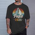 Papa 2025 年、新しいパパ、赤ちゃん発表 Tシャツ 彼への贈り物