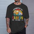 メンズ Promoted To Grandpa Est 2026 Dad To Be Tシャツ 彼への贈り物