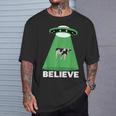 Ufo Cow Abduction Ufo Alien Abduction Tシャツ 彼への贈り物