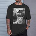 Ufoエイリアンと面白い猫の自撮り。 Tシャツ 彼への贈り物